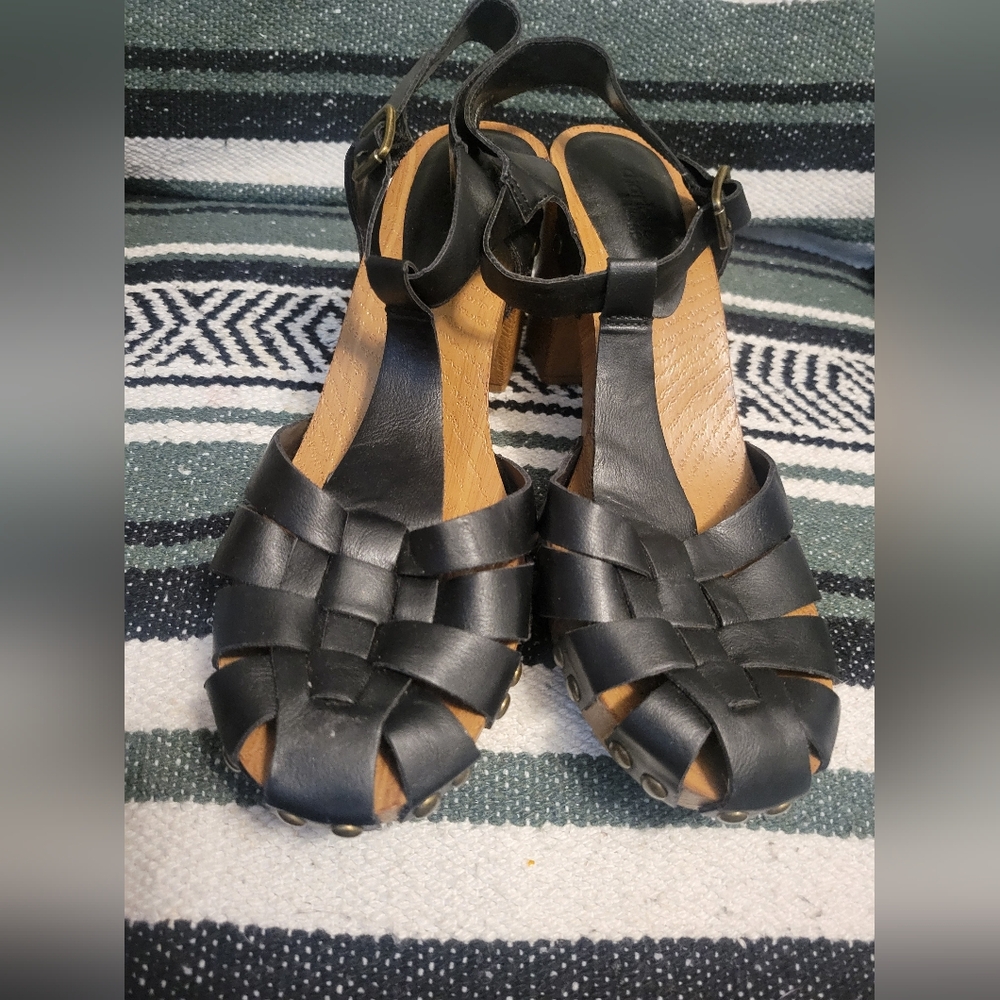 Charlotte Russe Heels Sandals 10M Strappy Wood Black Buckle